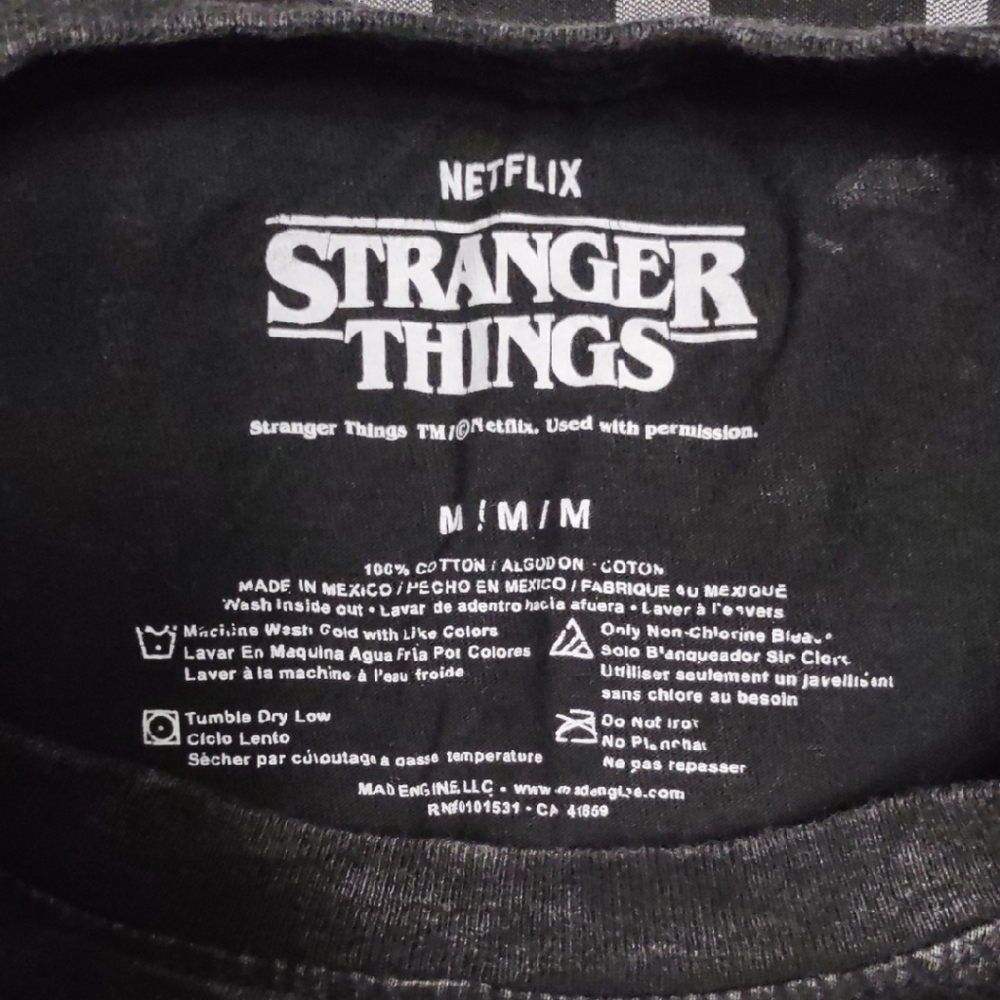 Netflix Stranger Things Hellfire Club Women's M T-Shirt - Black and Red - Picture 3 of 7